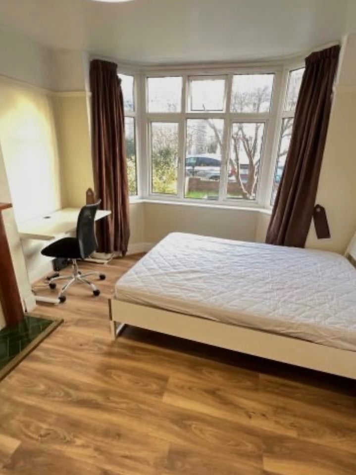 Room Atherton Road in Greater London