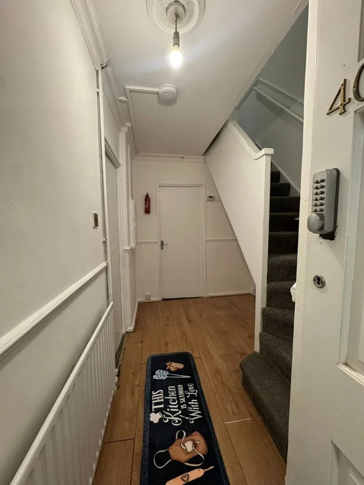 Room Roberta Street in Greater London