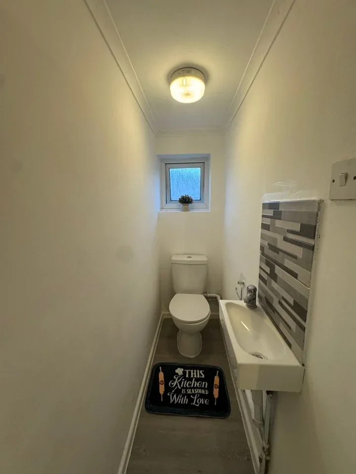 Room Roberta Street in Greater London