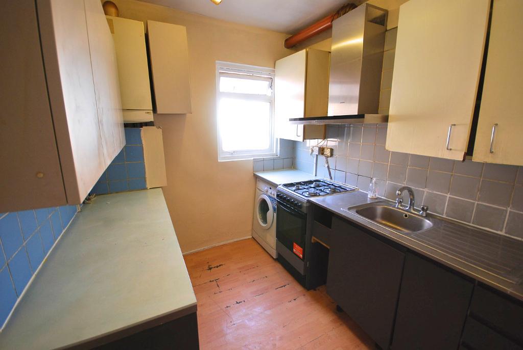 Flat Ealing Road in Greater London