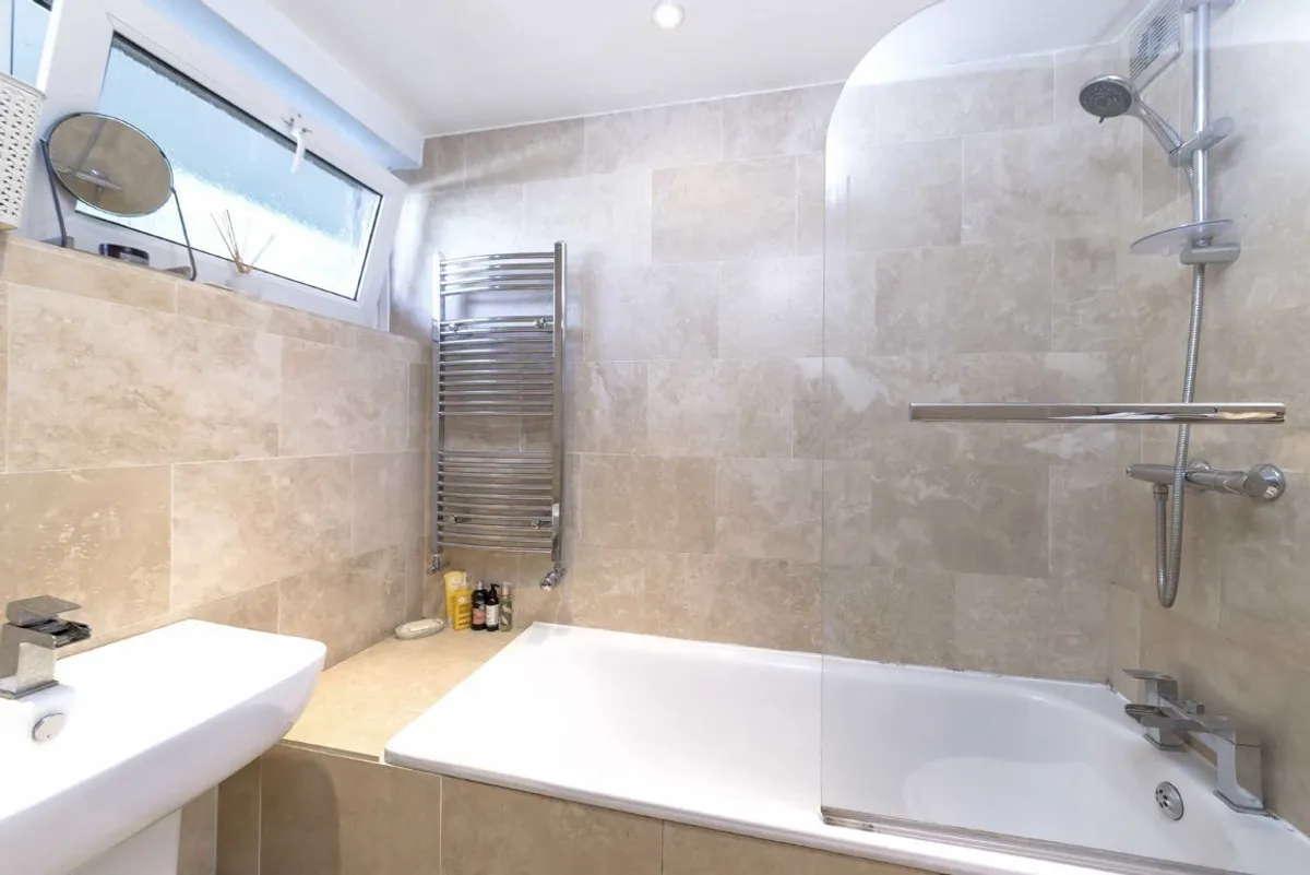Flat Treherne Court in Greater London
