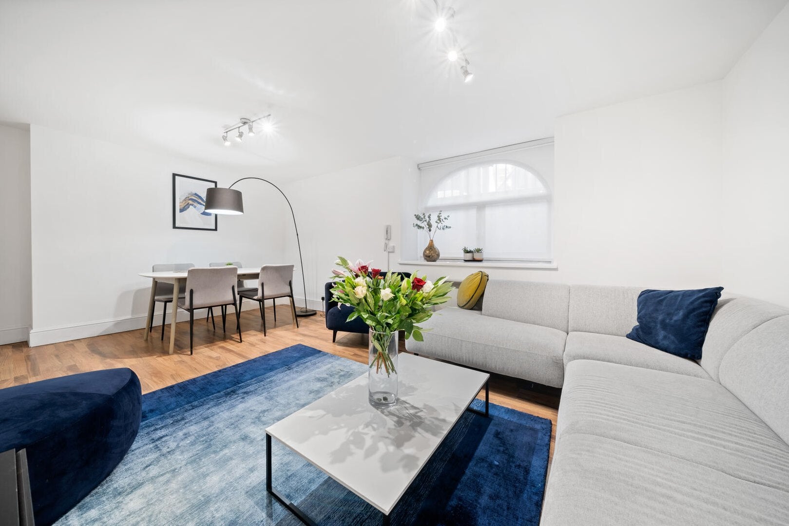Flat Iverna Court in Greater London