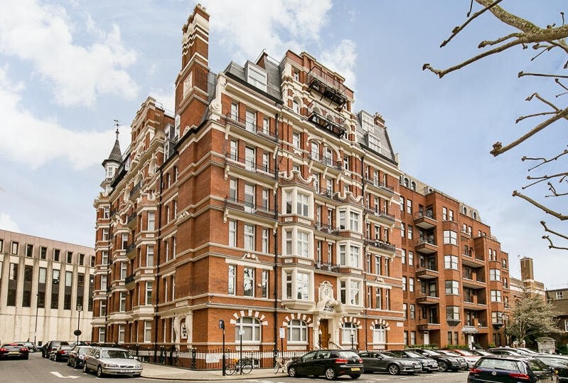 Flat Iverna Court in Greater London