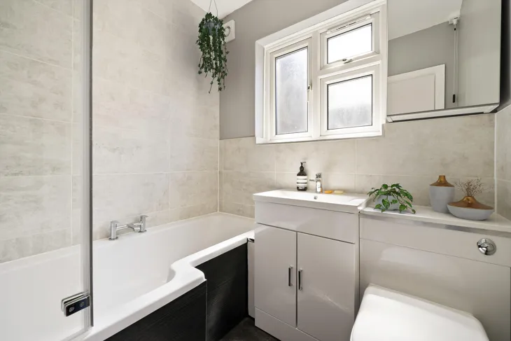 Flat Clarence Road in Greater London