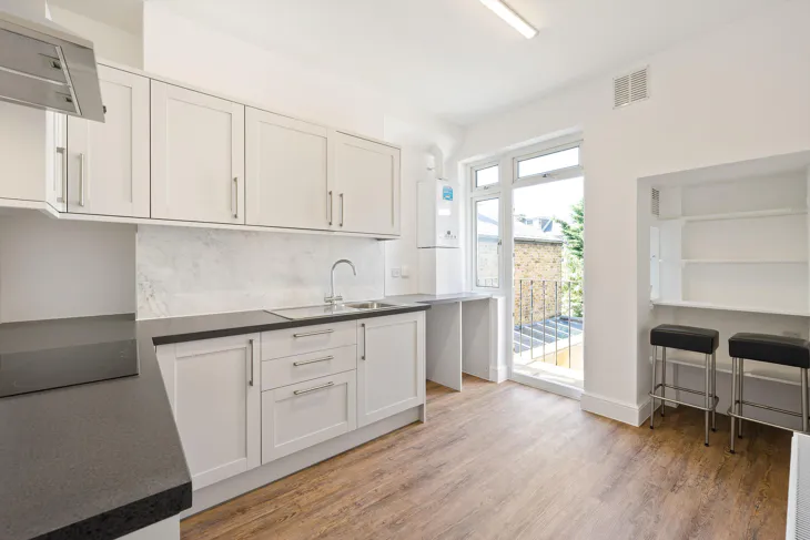 Flat Clarence Road in Greater London