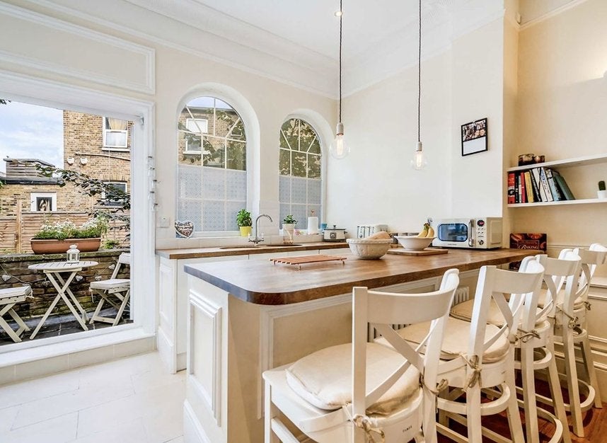 Flat Quex Road in Greater London