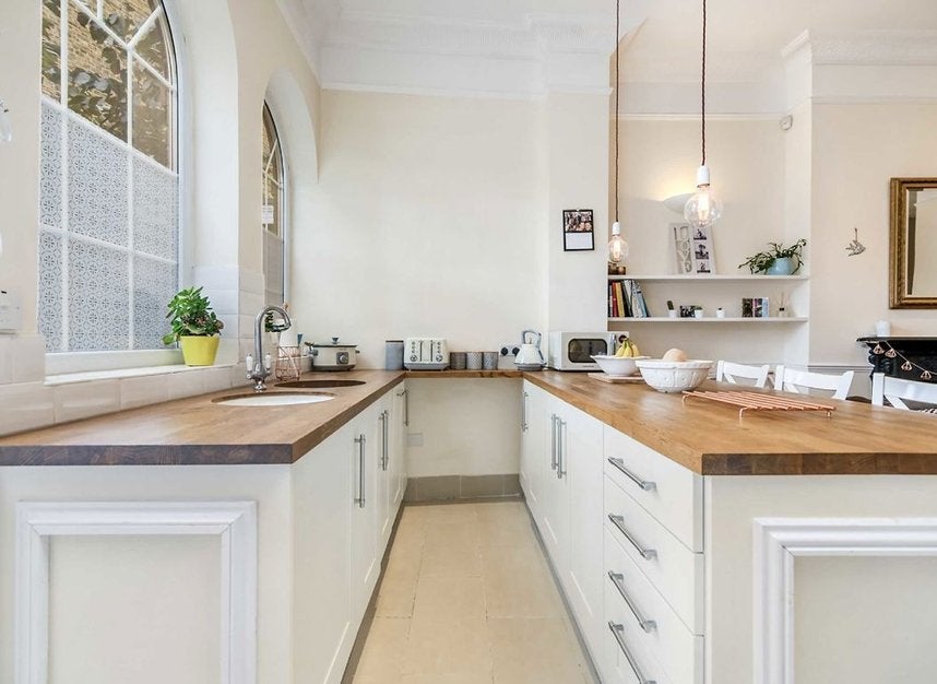 Flat Quex Road in Greater London