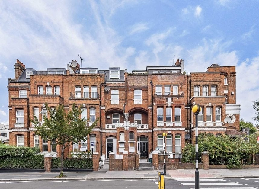 Flat Quex Road in Greater London