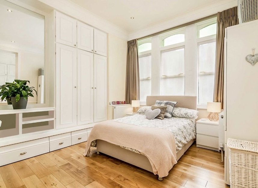 Flat Quex Road in Greater London