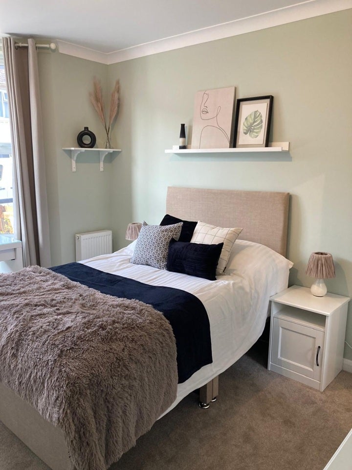 Room Arnold Road in Woking