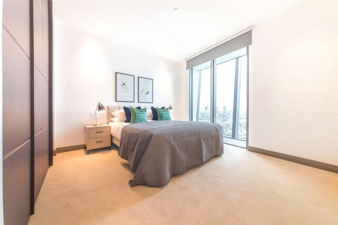 Flat Blackfriars Road in Greater London