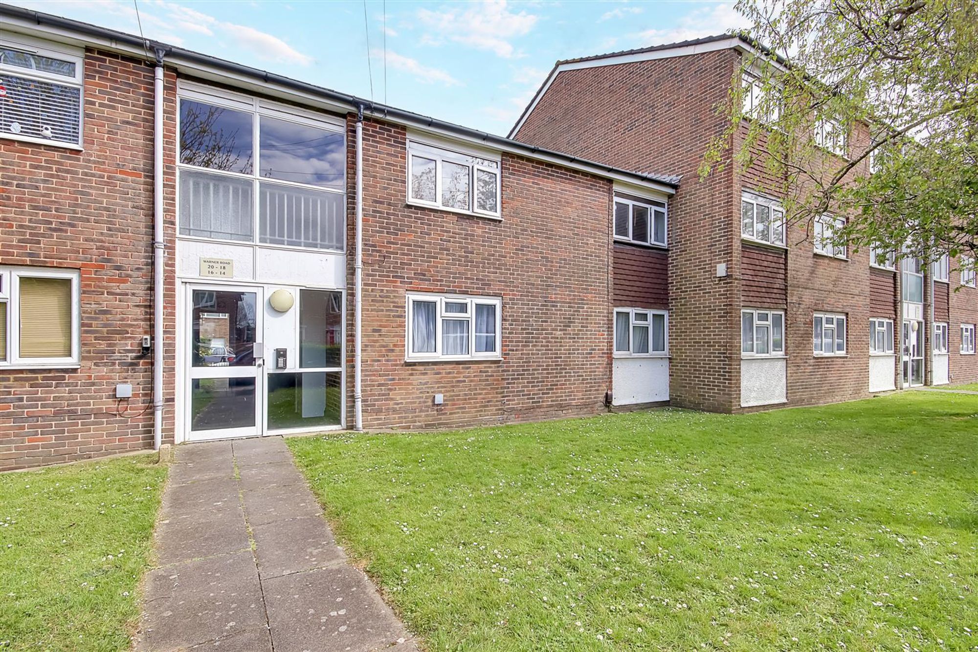 Flat Warner Road in Worthing