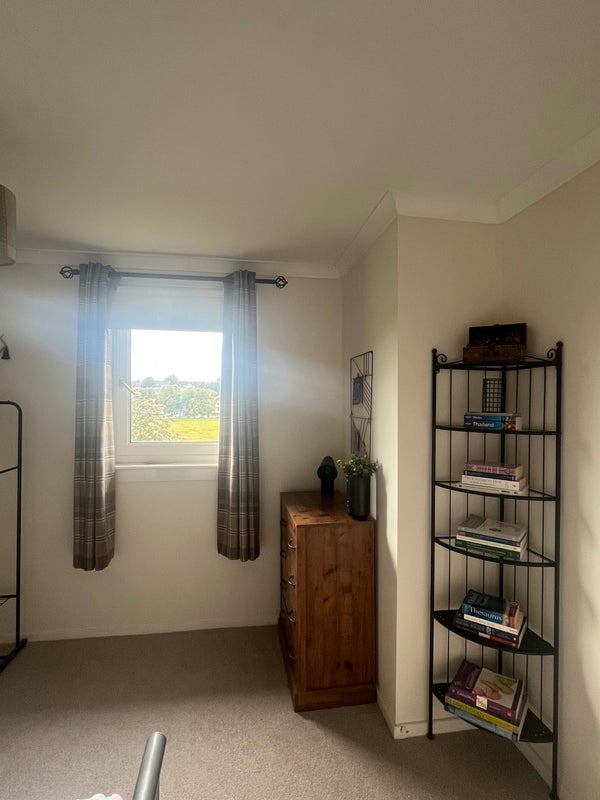 Room Shafton Road in Glasgow