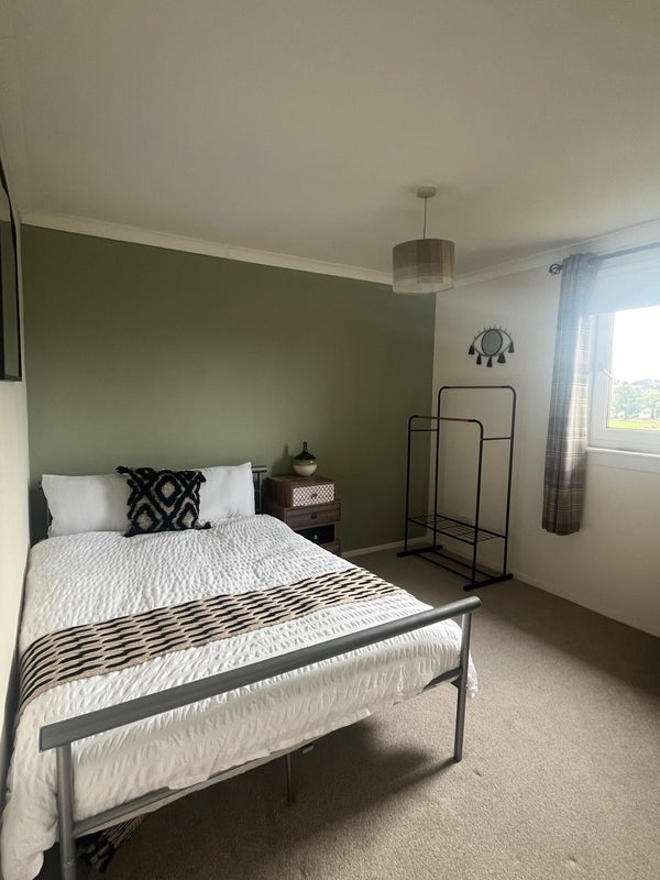 Room Shafton Road in Glasgow