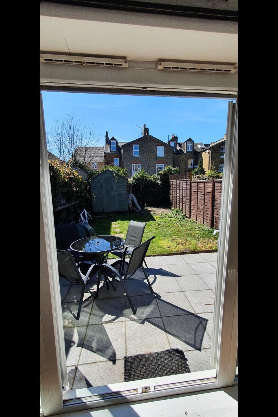 Flat Moring Road in Greater London