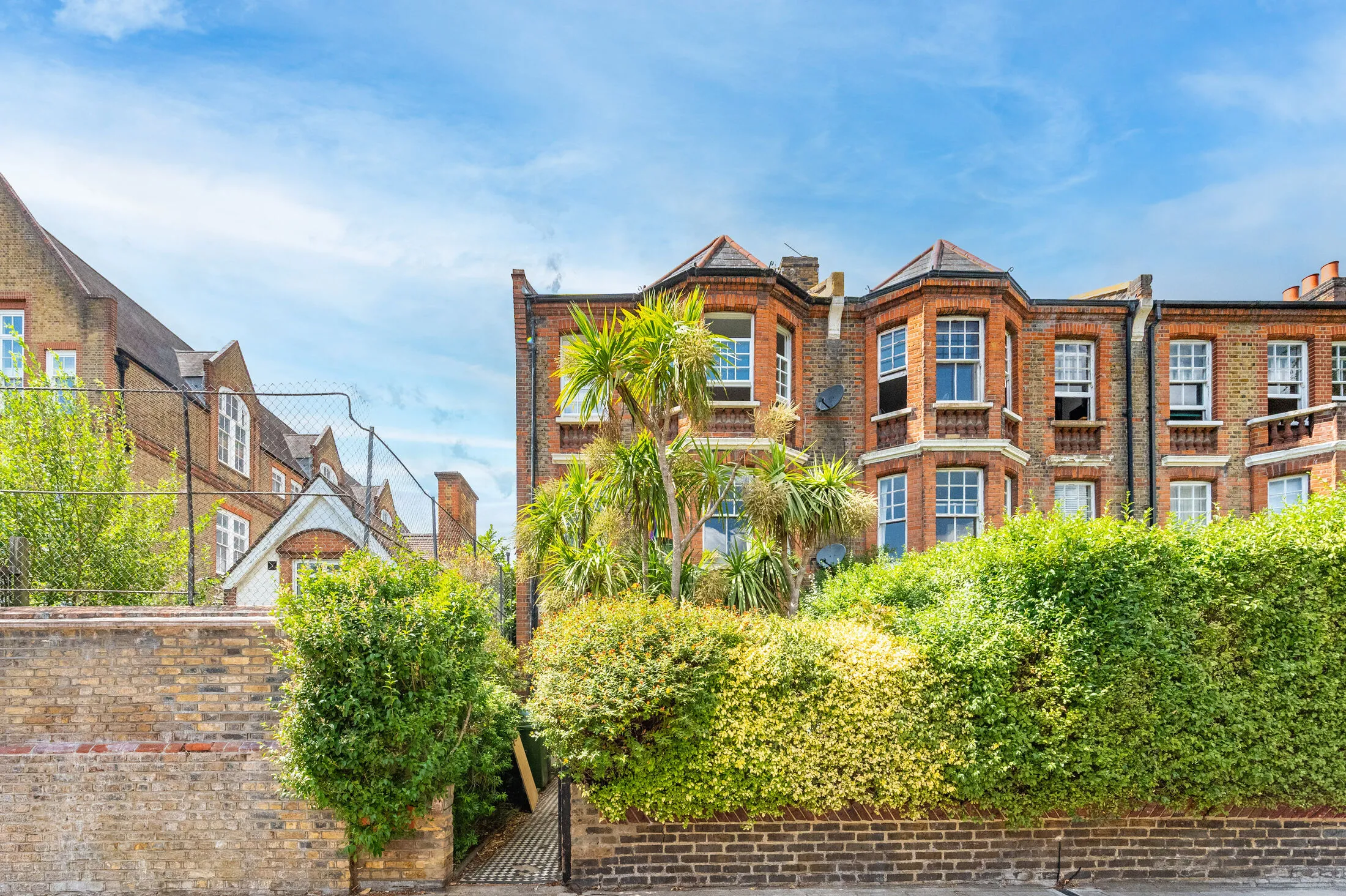Flat Hackford Road in Greater London
