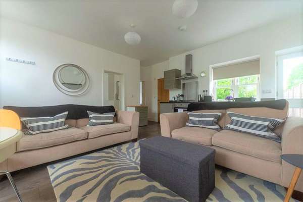 Flat Deanfield Road in South Oxfordshire