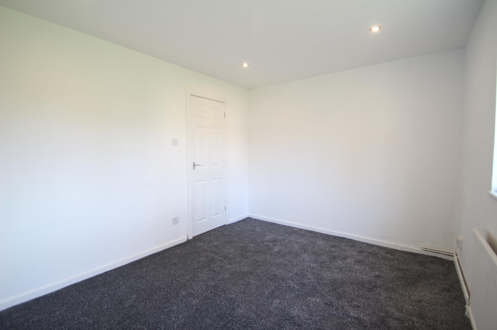Flat Holtdale Lawn in Leeds