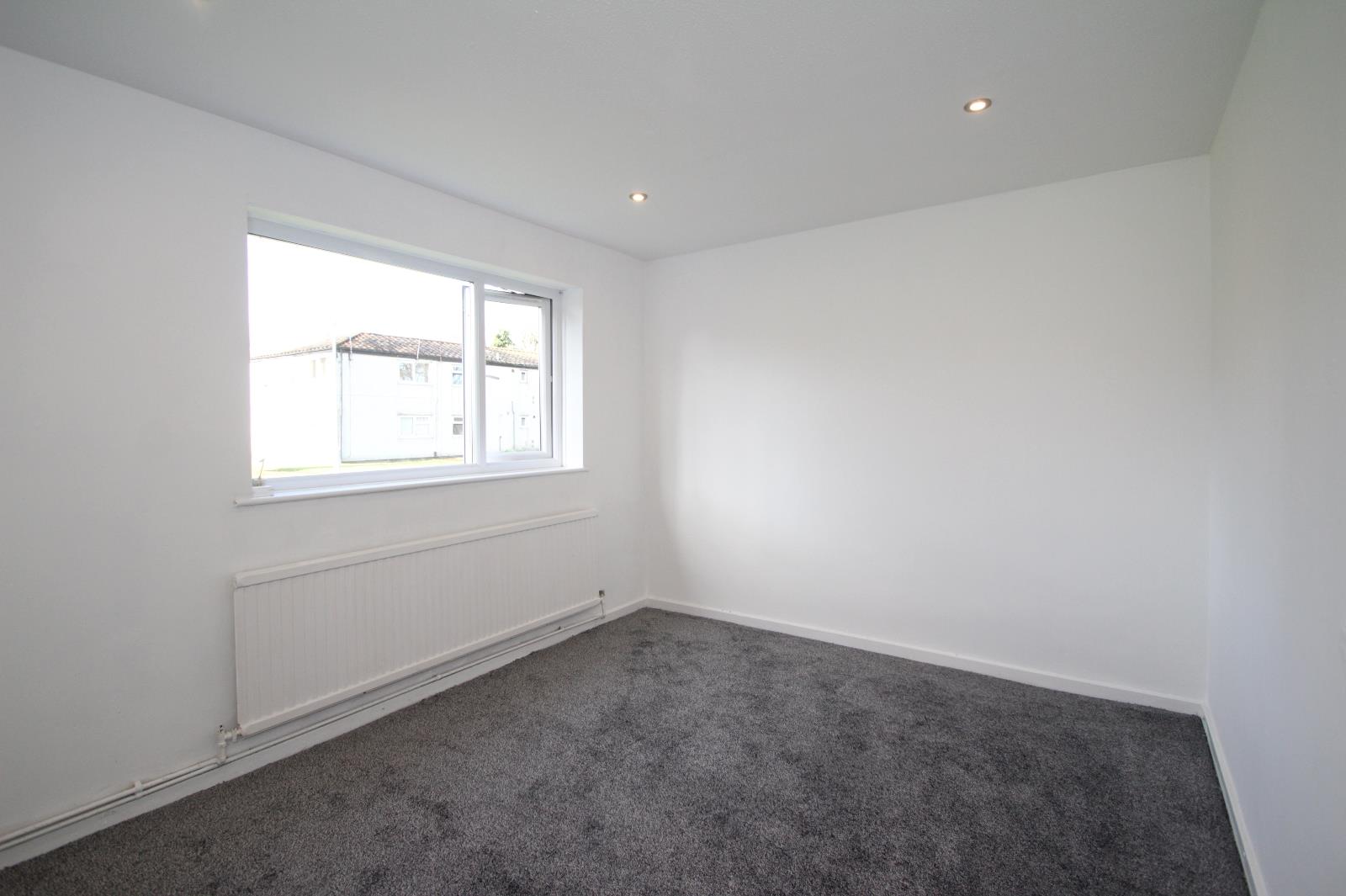 Flat Holtdale Lawn in Leeds