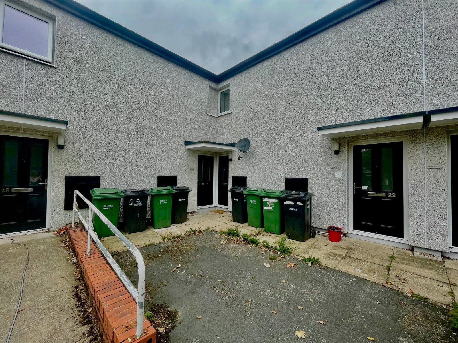 Flat Holtdale Lawn in Leeds