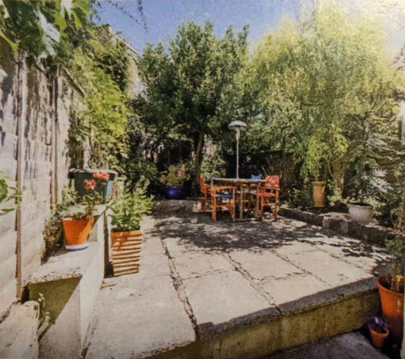 Room Cheltenham Road in Greater London