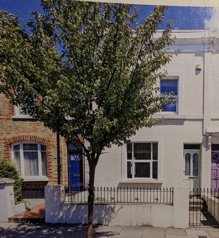 Room Cheltenham Road in Greater London