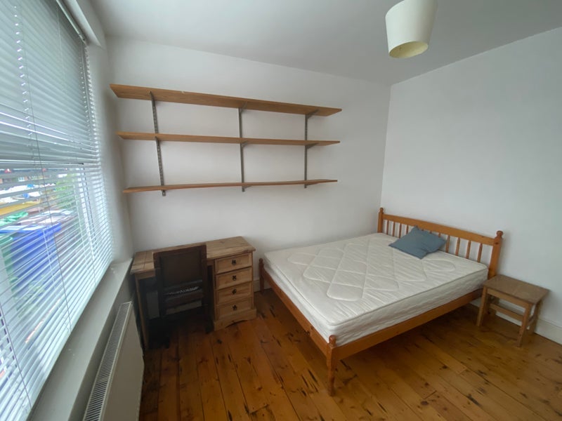 Room Kingswood Road in Manchester