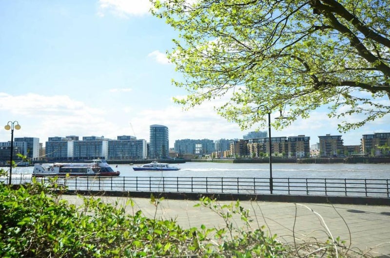 Room Pointers Close in Greater London
