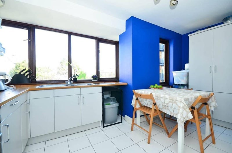 Room Pointers Close in Greater London