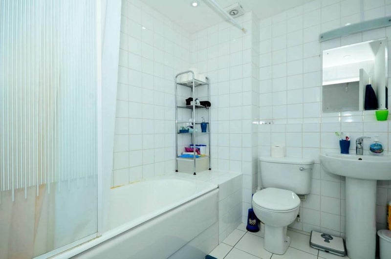 Room Pointers Close in Greater London