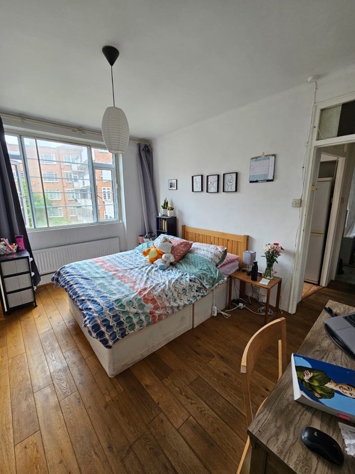 Flat Mackennal Street in City of Westminster