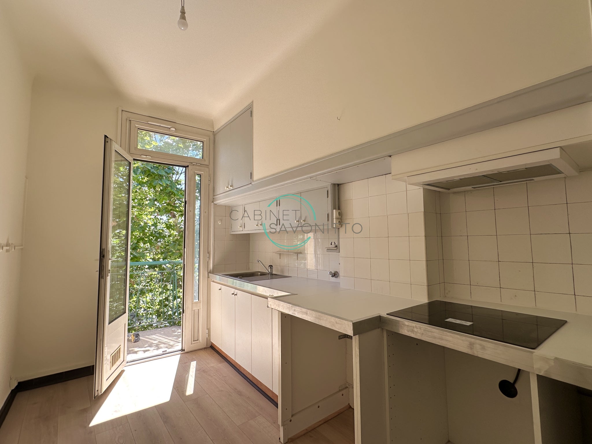 Flat Rue de la Cascade in Marseille