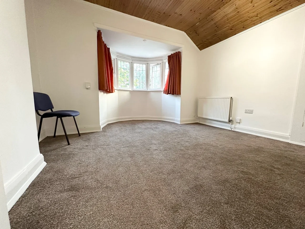 Flat Ridgeway Drive in Greater London