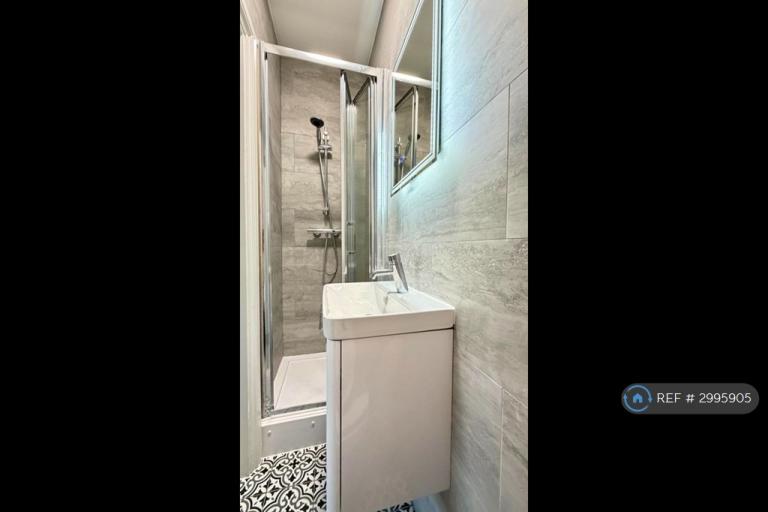 Room Braybrook Street in Greater London