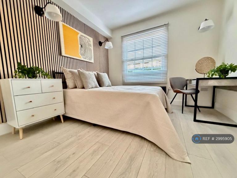 Room Braybrook Street in Greater London