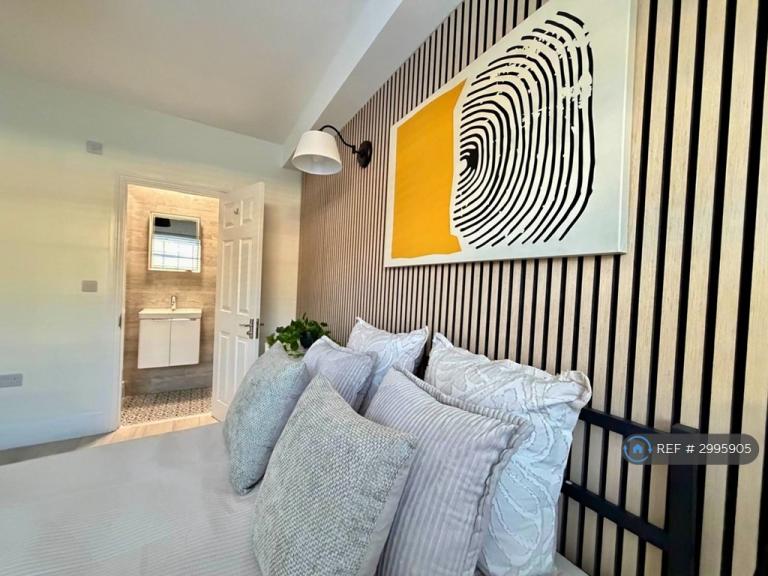 Room Braybrook Street in Greater London