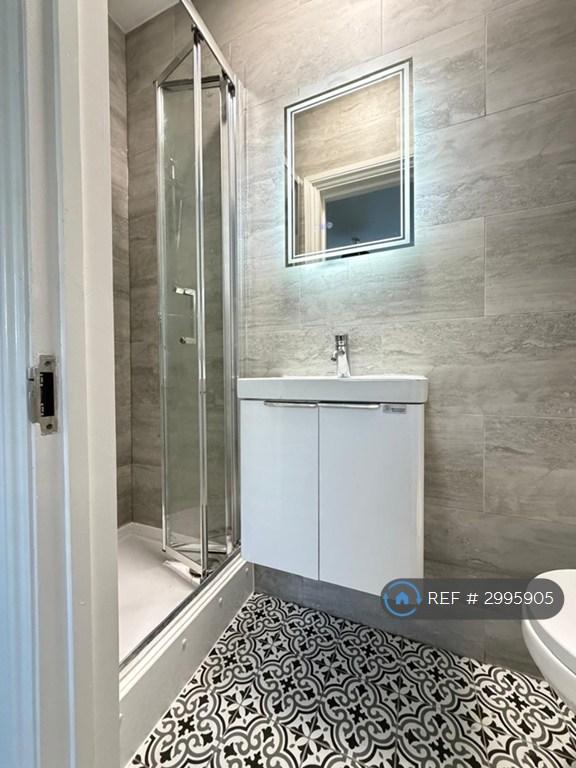 Room Braybrook Street in Greater London