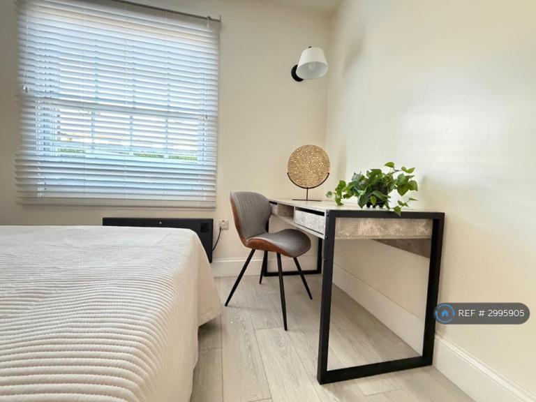 Room Braybrook Street in Greater London