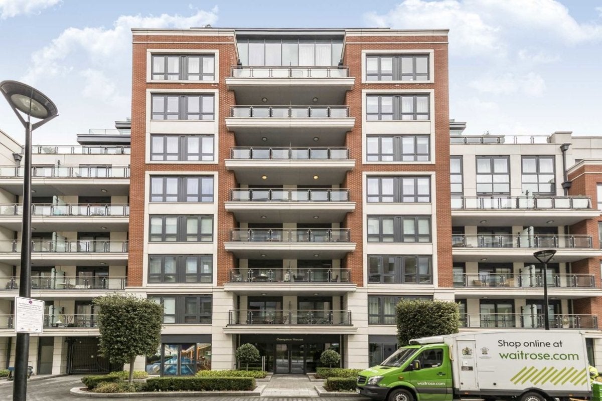 Flat Park Street in Greater London