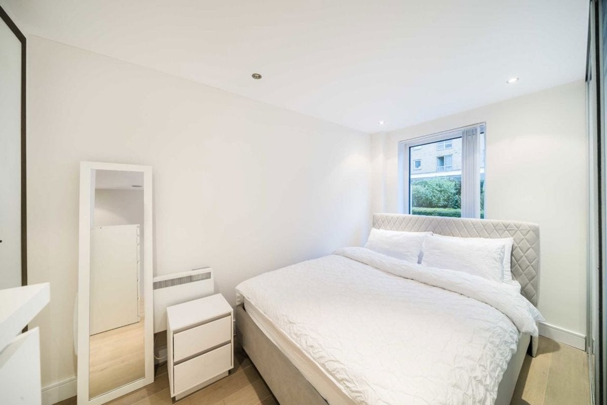 Flat Park Street in Greater London