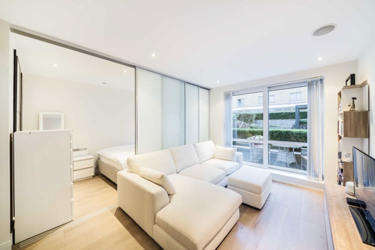 Flat Park Street in Greater London