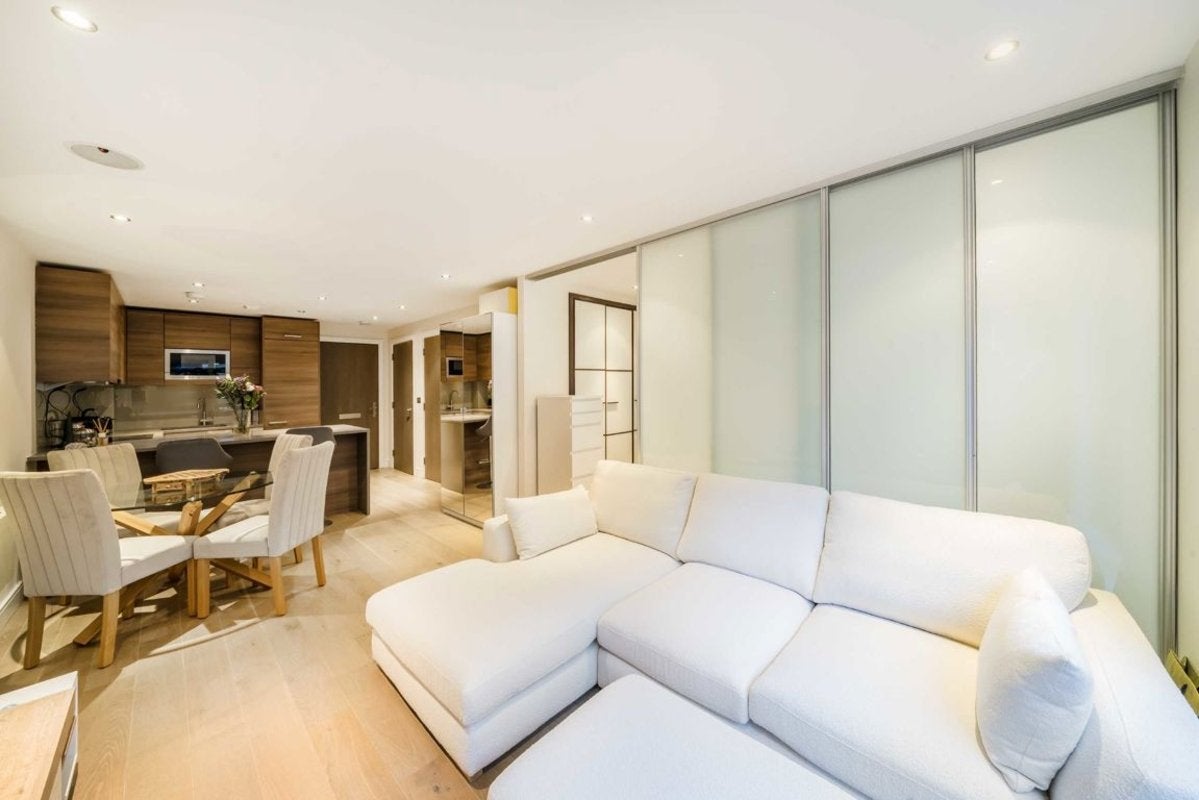 Flat Park Street in Greater London