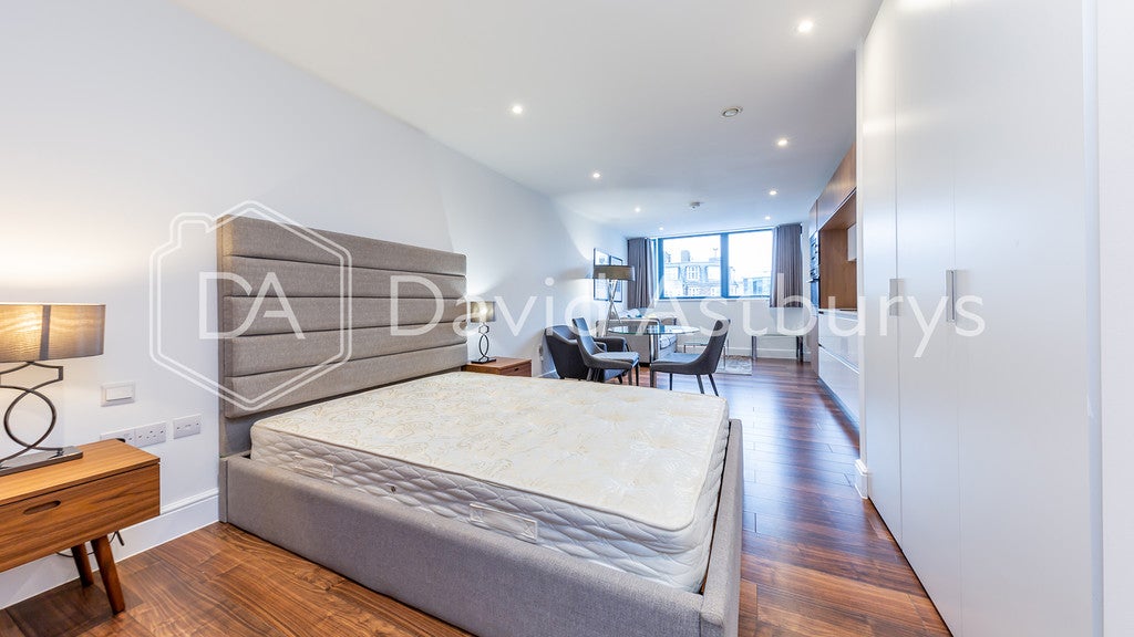 Flat Swiss Terrace in Greater London