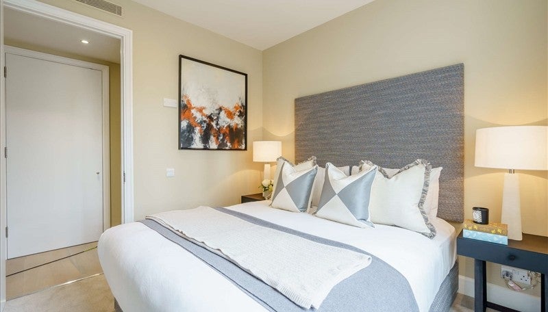 Flat Westferry Circus in Greater London