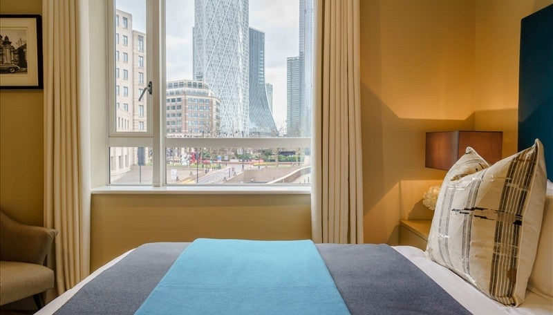 Flat Westferry Circus in Greater London