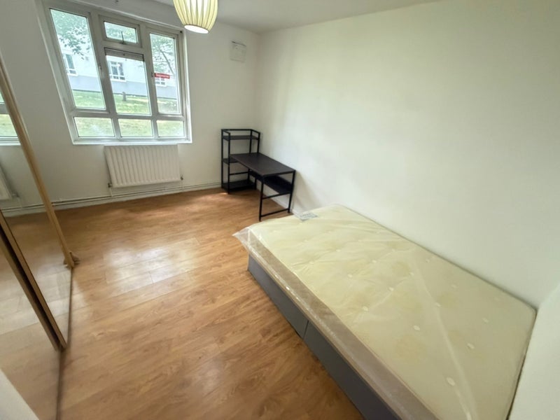 Room Temple Street in Greater London