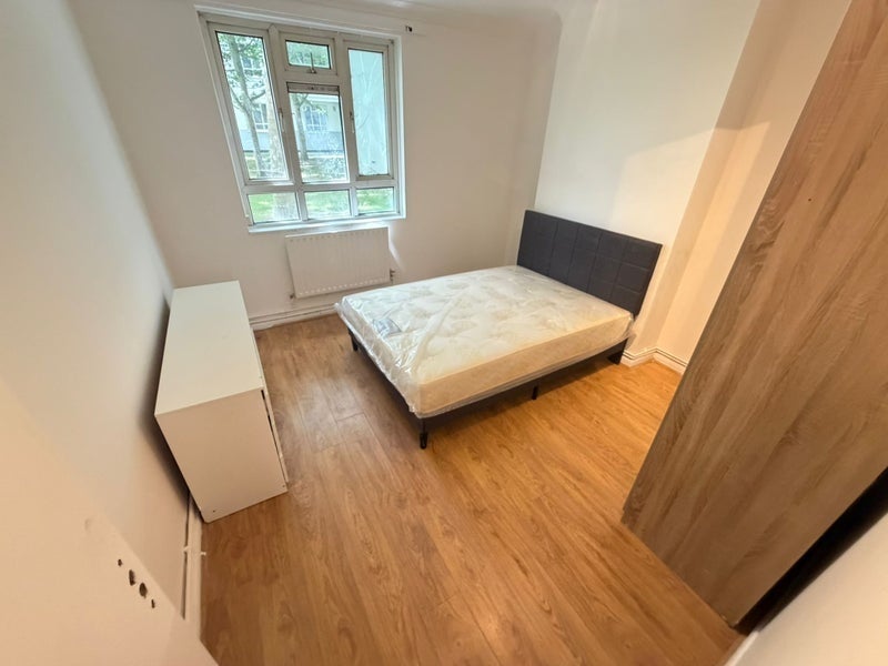 Room Temple Street in Greater London
