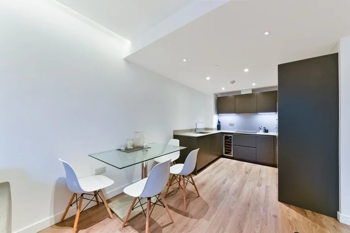 Flat Alie Street in Greater London
