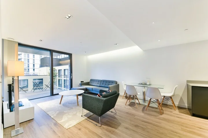 Flat Alie Street in Greater London