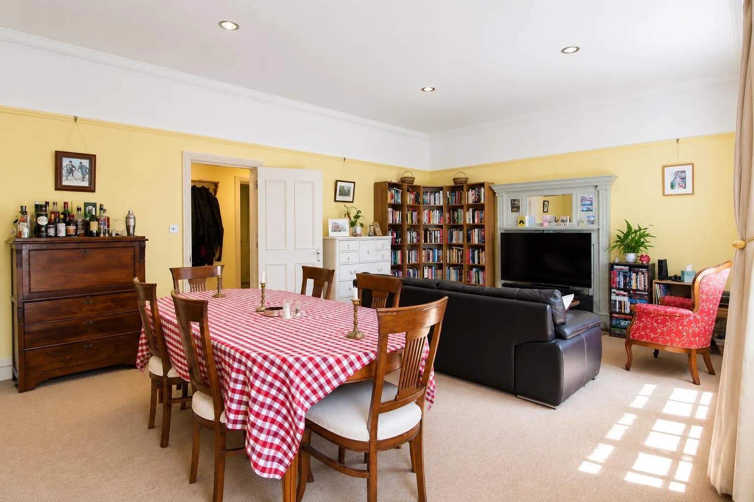 House Chartfield Avenue in Greater London